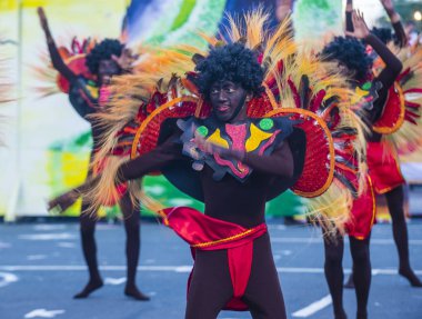 Manila, Filipinler - 27 Nisan: Aliwan fiesta üzerinde 27 Nisan 2018 Manila Filipinler katılımcılar. Aliwan Fiesta farklı kültürel festivaller Filipinler toplar yıllık bir olaydır