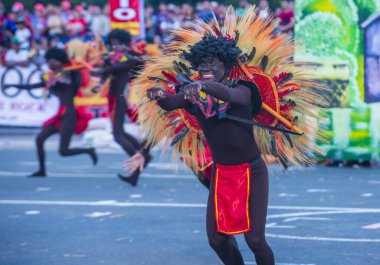 Manila, Filipinler - 27 Nisan: Aliwan fiesta üzerinde 27 Nisan 2018 Manila Filipinler katılımcılar. Aliwan Fiesta farklı kültürel festivaller Filipinler toplar yıllık bir olaydır