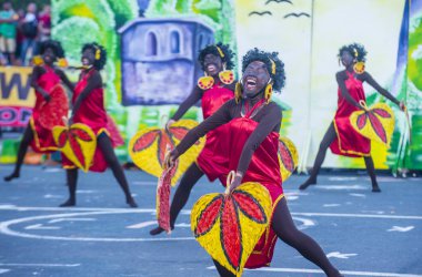 Manila, Filipinler - 27 Nisan: Aliwan fiesta üzerinde 27 Nisan 2018 Manila Filipinler katılımcılar. Aliwan Fiesta farklı kültürel festivaller Filipinler toplar yıllık bir olaydır