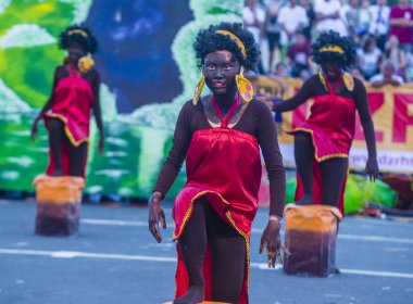 Manila, Filipinler - 27 Nisan: Aliwan fiesta üzerinde 27 Nisan 2018 Manila Filipinler katılımcılar. Aliwan Fiesta farklı kültürel festivaller Filipinler toplar yıllık bir olaydır