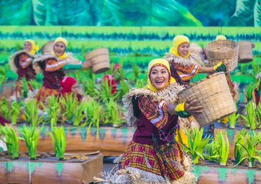 Manila, Filipinler - 27 Nisan: Aliwan fiesta üzerinde 27 Nisan 2018 Manila Filipinler katılımcılar. Aliwan Fiesta farklı kültürel festivaller Filipinler toplar yıllık bir olaydır