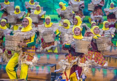 Manila, Filipinler - 27 Nisan: Aliwan fiesta üzerinde 27 Nisan 2018 Manila Filipinler katılımcılar. Aliwan Fiesta farklı kültürel festivaller Filipinler toplar yıllık bir olaydır