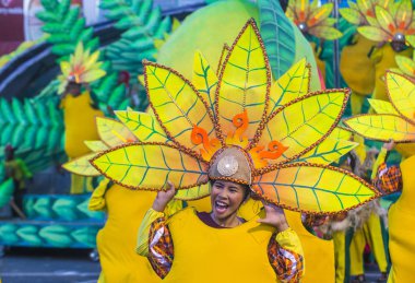 Manila, Filipinler - 27 Nisan: Aliwan fiesta üzerinde 27 Nisan 2018 Manila Filipinler katılımcılar. Aliwan Fiesta farklı kültürel festivaller Filipinler toplar yıllık bir olaydır