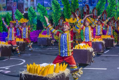 Manila, Filipinler - 27 Nisan: Aliwan fiesta üzerinde 27 Nisan 2018 Manila Filipinler katılımcılar. Aliwan Fiesta farklı kültürel festivaller Filipinler toplar yıllık bir olaydır