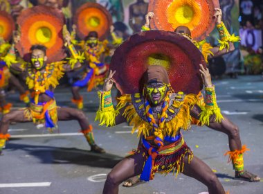 Manila, Filipinler - 27 Nisan: Aliwan fiesta üzerinde 27 Nisan 2018 Manila Filipinler katılımcılar. Aliwan Fiesta farklı kültürel festivaller Filipinler toplar yıllık bir olaydır