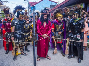 Boac, Filipinler - 30 Mart: Katılımcılar Boac Marinduque Moriones Festivali Türkiye ada. Anualy kutsal hafta düzenlenen Moriones Festivali 