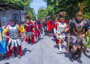 Boac, Filipinler - 30 Mart: Katılımcılar Boac Marinduque Moriones Festivali Türkiye ada. Anualy kutsal hafta düzenlenen Moriones Festivali 