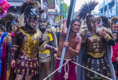 Boac, Filipinler - 30 Mart: Katılımcılar Boac Marinduque Moriones Festivali Türkiye ada. Anualy kutsal hafta düzenlenen Moriones Festivali 