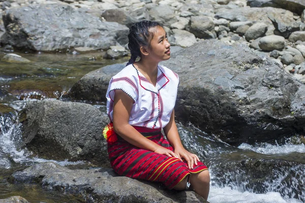 Batad Filipinas Maio Menina Minoria Ifugao Perto Uma Cachoeira Batad — Fotografia de Stock