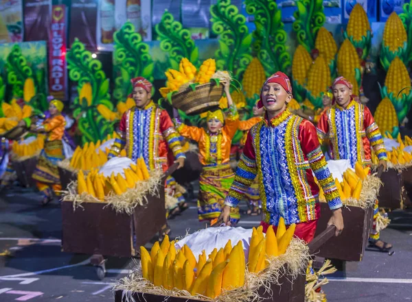 Manila Fülöp Szigetek Április Résztvevők Aliwan Fiesta Manila Fülöp Szigeteken — Stock Fotó