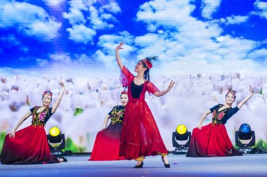 Singapur - 21 Şubat: Dansçılar gerçekleştirmek Çin yeni yıl kutlama nehir Hongbao Singapur Marina Bay Februery 21 2018 tarih itibariyle. 