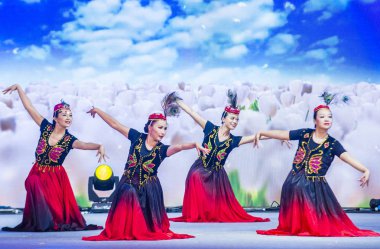 Singapur - 21 Şubat: Dansçılar gerçekleştirmek Çin yeni yıl kutlama nehir Hongbao Singapur Marina Bay Februery 21 2018 tarih itibariyle. 