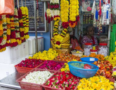 Singapur - 24 Şubat: Dükkanda Little India, Singapur üzerinde 24 Şubat 2018 Little India Singapur etnik bir ilçe olduğunu. Singapur Nehri doğusunda bulunur