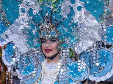 Singapur - 24 Şubat: Katılımcı Singapur üzerinde 24 Şubat 2018 Çingay geçit. Çingay bir yıllık sokak tören ve Çin yeni yılı festivaller bir parçası 