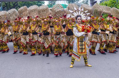 Cebu City, Filipinler - 21 Ocak: Katılımcılar Sinulog Festivali'nde Cebu city, Filipinler üzerinde 21 Ocak 2018. Sinulog Filipinler Santo Nino Katolik kutlamalar merkezidir