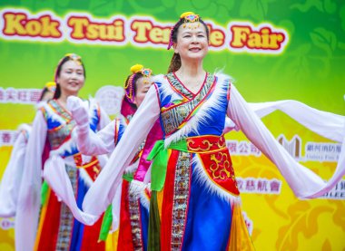 Hong Kong - Mart 04: 14 Tai Kok Tsui tapınağın üzerinde 04 Mart 2018 Hong Kong'da Fuar katılımcıları. Tapınak Fuar her yıl düzenlenen bir Çin kültürel olaydır 