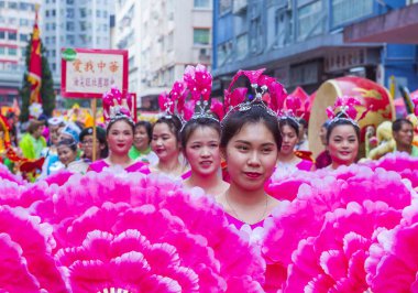 Hong Kong - Mart 04: 14 Tai Kok Tsui tapınağın üzerinde 04 Mart 2018 Hong Kong'da Fuar katılımcıları. Tapınak Fuar her yıl düzenlenen bir Çin kültürel olaydır 