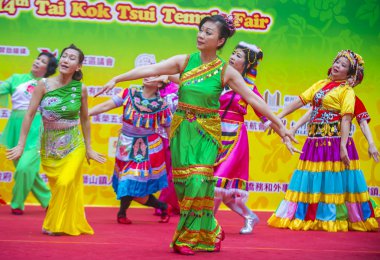 Hong Kong - Mart 04: 14 Tai Kok Tsui tapınağın üzerinde 04 Mart 2018 Hong Kong'da Fuar katılımcıları. Tapınak Fuar her yıl düzenlenen bir Çin kültürel olaydır 