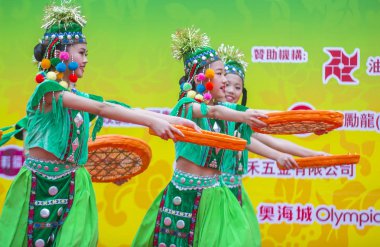 Hong Kong - Mart 04: 14 Tai Kok Tsui tapınağın üzerinde 04 Mart 2018 Hong Kong'da Fuar katılımcıları. Tapınak Fuar her yıl düzenlenen bir Çin kültürel olaydır 