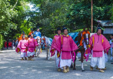 Kyoto - 15 Mayıs: Kyoto, Japonya üzerinde 15 Mayıs 2018 Aoi Matsuri katılımcılar. AOI Mastsuri tarihlerinde Kyoto, Japonya'da üç ana yıllık festivaller biridir
