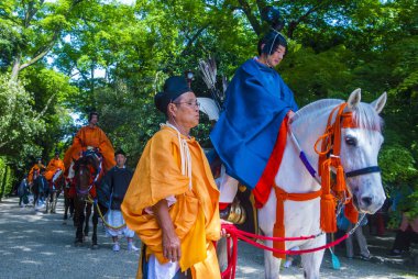 Kyoto - 15 Mayıs: Kyoto, Japonya üzerinde 15 Mayıs 2018 Aoi Matsuri katılımcılar. AOI Mastsuri tarihlerinde Kyoto, Japonya'da üç ana yıllık festivaller biridir