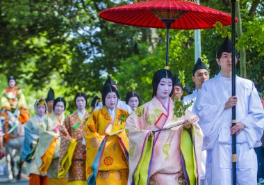 Kyoto - 15 Mayıs: Kyoto, Japonya üzerinde 15 Mayıs 2018 Aoi Matsuri katılımcılar. AOI Mastsuri tarihlerinde Kyoto, Japonya'da üç ana yıllık festivaller biridir