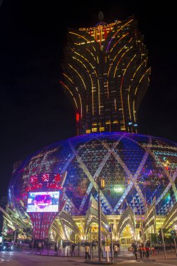 Macau - Mart 07: Lisboa hotel ve casino üzerinde 07 Mart 2018 Macau dış. 1970'te otel açtı ve toplam 2,362 oda var
