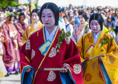 Kyoto - 15 Mayıs: Kyoto, Japonya üzerinde 15 Mayıs 2018 Aoi Matsuri katılımcılar. AOI Mastsuri tarihlerinde Kyoto, Japonya'da üç ana yıllık festivaller biridir