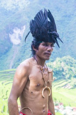 Banaue, Filipinler - Mayıs 02: Banaue 02 Mayıs 2018 Filipinler Ifugao azınlık bir adam portresi. Kuzey Filipinler dağların çoğunlukla canlı Ifugao azınlık