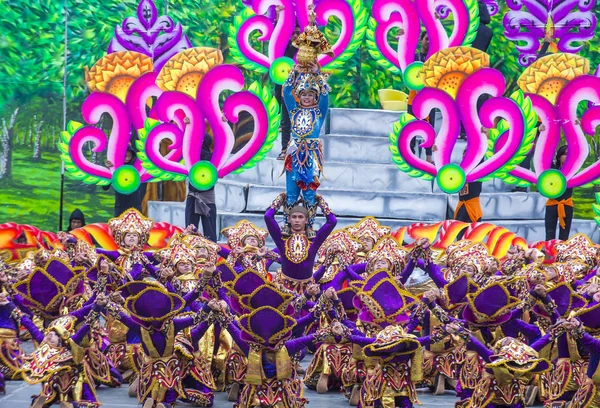 Cebu City, Filipinler - 21 Ocak: Katılımcılar Sinulog Festivali'nde Cebu city, Filipinler üzerinde 21 Ocak 2018. Sinulog Filipinler Santo Nino Katolik kutlamalar merkezidir