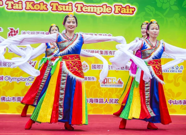 Hong Kong - Mart 04: 14 Tai Kok Tsui tapınağın üzerinde 04 Mart 2018 Hong Kong'da Fuar katılımcıları. Tapınak Fuar her yıl düzenlenen bir Çin kültürel olaydır 