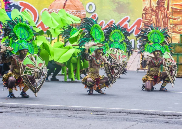Iloilo, Filipinler - 28 Ocak: Dinagyang Festivali 28 Ocak 2018 üzerinde Iloilo Filipinler katılımcılar. Santo Nino onur dini ve kültürel festival Dinagyang olduğunu