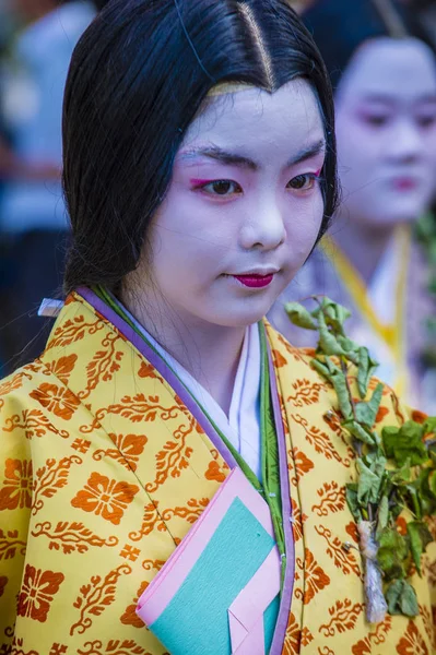 2018에 일본에서 아오이 축제에서 참가자 아오이 Mastsuri은 교토에서에서 — 스톡 사진