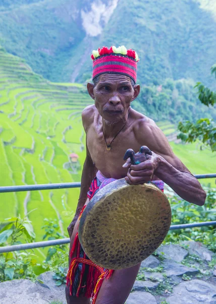 Banaue, Filipinler - Mayıs 02: Banaue 02 Mayıs 2018 Filipinler Ifugao azınlık bir adam portresi. Kuzey Filipinler dağların çoğunlukla canlı Ifugao azınlık
