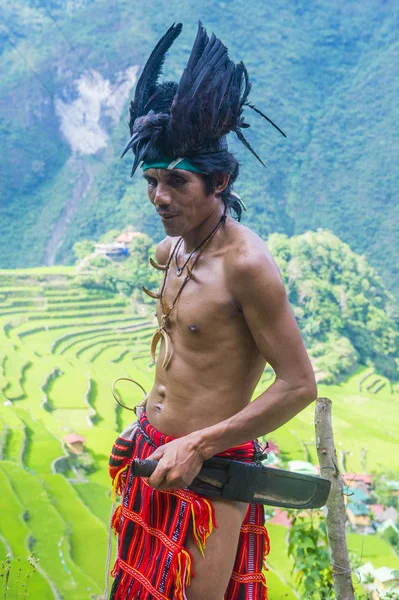 Banaue, Filipinler - Mayıs 02: Banaue 02 Mayıs 2018 Filipinler Ifugao azınlık bir adam portresi. Kuzey Filipinler dağların çoğunlukla canlı Ifugao azınlık