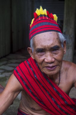 Banaue, Filipinler - Mayıs 02: Banaue 02 Mayıs 2018 Filipinler Ifugao azınlık bir adam portresi. Kuzey Filipinler dağların çoğunlukla canlı Ifugao azınlık
