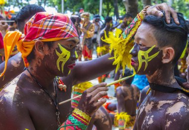 Manila, Filipinler - 27 Nisan: Aliwan fiesta üzerinde 27 Nisan 2018 Manila Filipinler katılımcılar. Aliwan Fiesta farklı kültürel festivaller Filipinler toplar yıllık bir olaydır
