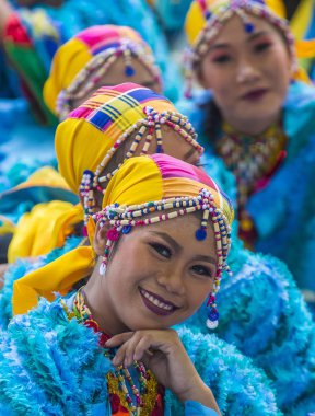 Manila, Filipinler - 27 Nisan: Aliwan fiesta üzerinde 27 Nisan 2018 Manila Filipinler katılımcılar. Aliwan Fiesta farklı kültürel festivaller Filipinler toplar yıllık bir olaydır