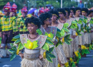 Manila, Filipinler - 27 Nisan: Aliwan fiesta üzerinde 27 Nisan 2018 Manila Filipinler katılımcılar. Aliwan Fiesta farklı kültürel festivaller Filipinler toplar yıllık bir olaydır