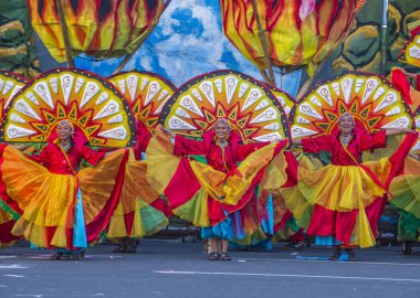 Manila, Filipinler - 27 Nisan: Aliwan fiesta üzerinde 27 Nisan 2018 Manila Filipinler katılımcılar. Aliwan Fiesta farklı kültürel festivaller Filipinler toplar yıllık bir olaydır