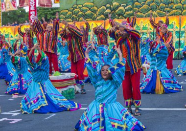 Manila, Filipinler - 27 Nisan: Aliwan fiesta üzerinde 27 Nisan 2018 Manila Filipinler katılımcılar. Aliwan Fiesta farklı kültürel festivaller Filipinler toplar yıllık bir olaydır