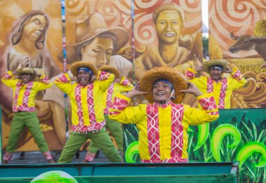 Manila, Filipinler - 27 Nisan: Aliwan fiesta üzerinde 27 Nisan 2018 Manila Filipinler katılımcılar. Aliwan Fiesta farklı kültürel festivaller Filipinler toplar yıllık bir olaydır