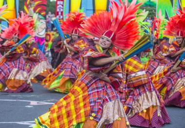 Manila, Filipinler - 27 Nisan: Aliwan fiesta üzerinde 27 Nisan 2018 Manila Filipinler katılımcılar. Aliwan Fiesta farklı kültürel festivaller Filipinler toplar yıllık bir olaydır