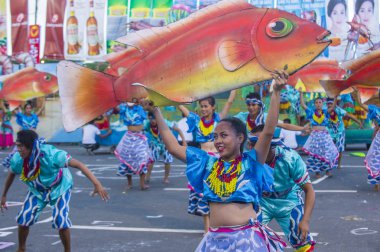 Manila, Filipinler - 27 Nisan: Aliwan fiesta üzerinde 27 Nisan 2018 Manila Filipinler katılımcılar. Aliwan Fiesta farklı kültürel festivaller Filipinler toplar yıllık bir olaydır