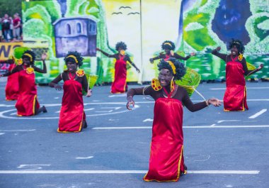 Manila, Filipinler - 27 Nisan: Aliwan fiesta üzerinde 27 Nisan 2018 Manila Filipinler katılımcılar. Aliwan Fiesta farklı kültürel festivaller Filipinler toplar yıllık bir olaydır