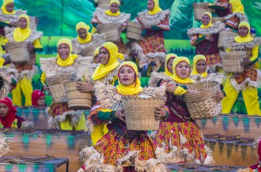 Manila, Filipinler - 27 Nisan: Aliwan fiesta üzerinde 27 Nisan 2018 Manila Filipinler katılımcılar. Aliwan Fiesta farklı kültürel festivaller Filipinler toplar yıllık bir olaydır