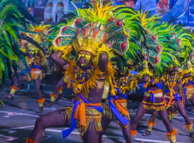 Manila, Filipinler - 27 Nisan: Aliwan fiesta üzerinde 27 Nisan 2018 Manila Filipinler katılımcılar. Aliwan Fiesta farklı kültürel festivaller Filipinler toplar yıllık bir olaydır