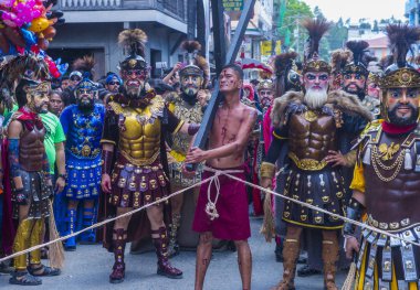 Boac, Filipinler - 30 Mart: Katılımcılar Boac Marinduque Moriones Festivali Türkiye ada. Anualy kutsal hafta düzenlenen Moriones Festivali 