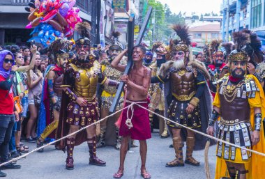 Boac, Filipinler - 30 Mart: Katılımcılar Boac Marinduque Moriones Festivali Türkiye ada. Anualy kutsal hafta düzenlenen Moriones Festivali 
