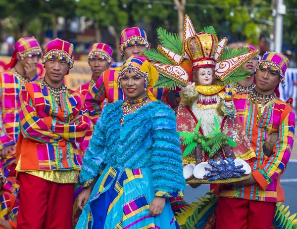 Manila, Filipinler - 27 Nisan: Aliwan fiesta üzerinde 27 Nisan 2018 Manila Filipinler katılımcılar. Aliwan Fiesta farklı kültürel festivaller Filipinler toplar yıllık bir olaydır